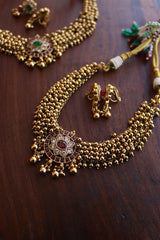 Kundan Gold Cluster Balls Close Neck Set