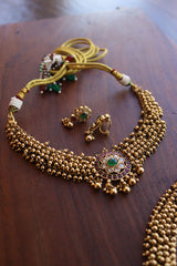 Kundan Gold Cluster Balls Close Neck Set