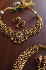 Kundan Gold Cluster Balls Close Neck Set