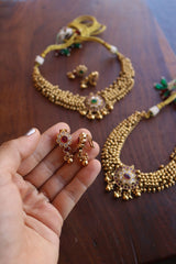 Kundan Gold Cluster Balls Close Neck Set