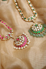 Kundan Chaand Pendant Mid Length Set