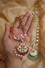 Kundan Chaand Pendant Mid Length Set