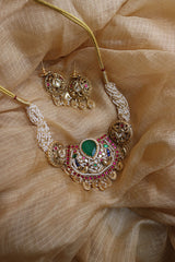 Kundan Tilak Morni Close Neck Set