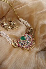 Kundan Tilak Morni Close Neck Set