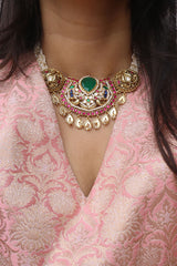 Kundan Tilak Morni Close Neck Set